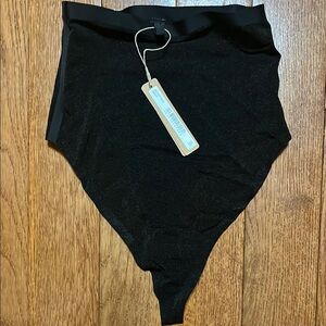 NWT Skims high waisted thong style underwear sz small